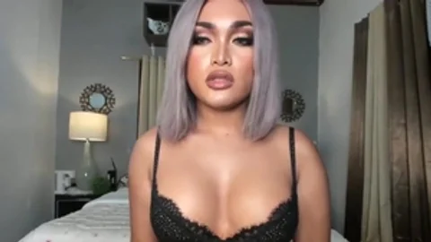 Amateur masturbating live on webcam